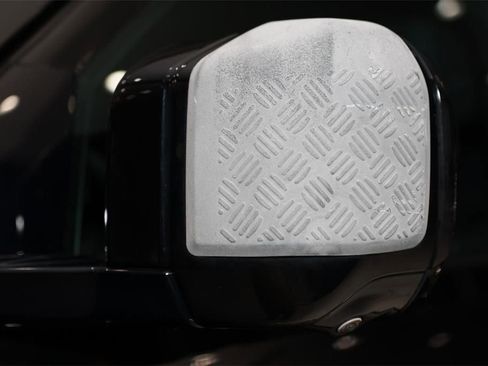 Used 2023 Land Rover Defender 110 X-Dynamic SE image 21