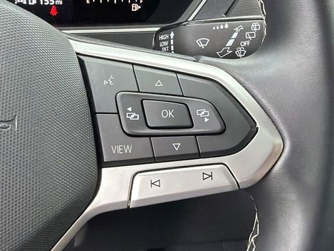 Used 2022 Volkswagen Tiguan SE w/ Panoramic Sunroof Package FWD image 26