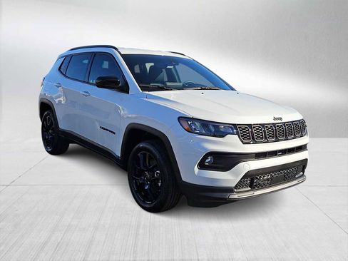 New 2026 Jeep Compass Latitude image 2