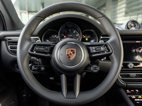 Certified 2026 Porsche Macan AWD/4WD image 28