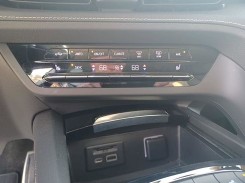 Used 2022 Buick Envision Essence w/ Technology Package II AWD/4WD image 13