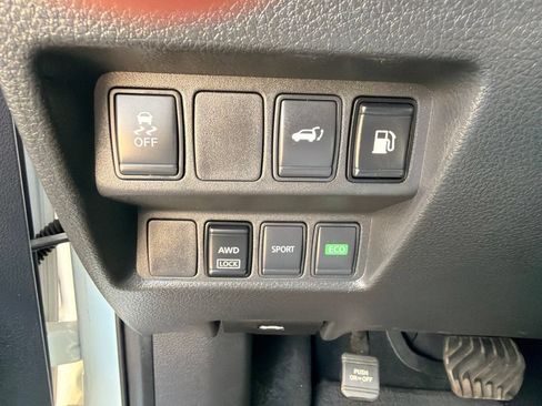 Used 2018 Nissan Rogue SV AWD/4WD image 22