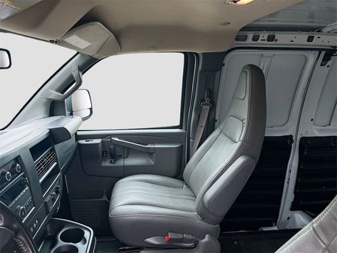 Used 2023 GMC Savana 3500 w/ Driver Convenience Package image 21