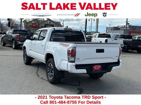 Used 2021 Toyota Tacoma TRD Sport w/ Technology Package image 4
