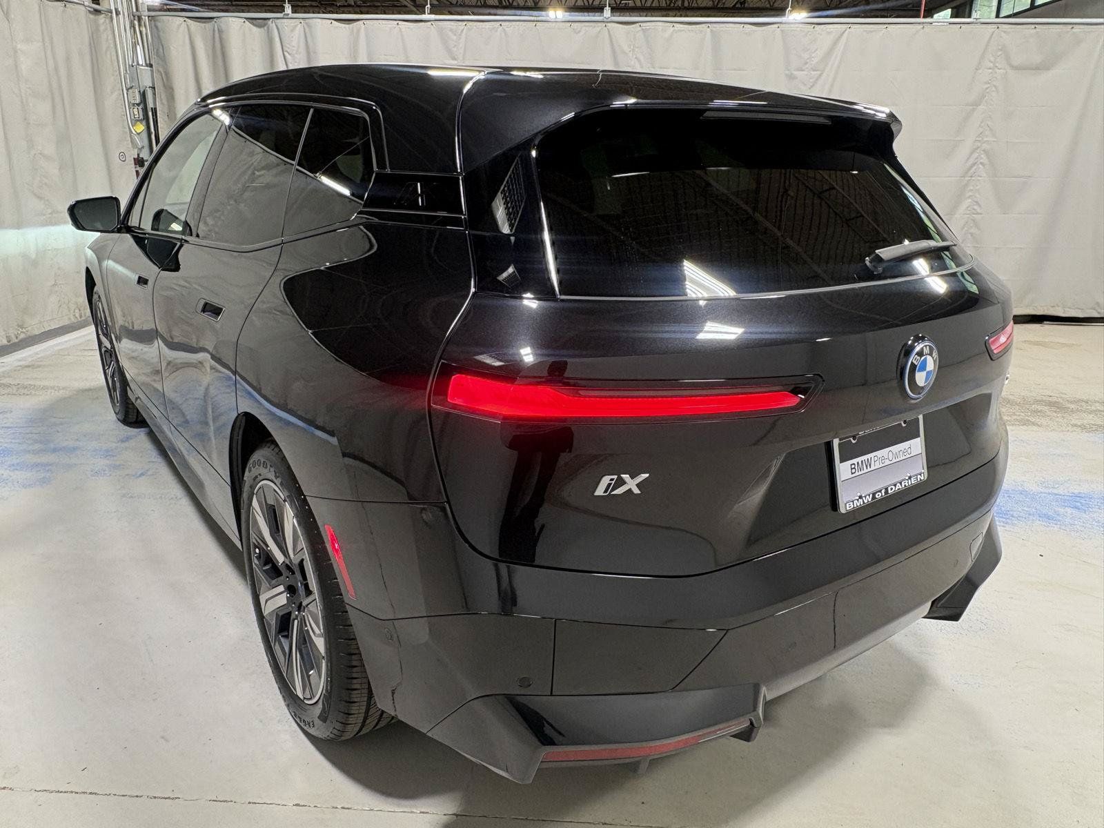 Used 2023 BMW iX xDrive50 w/ Sport Package AWD/4WD image 17