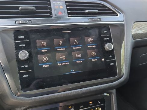 Used 2022 Volkswagen Tiguan SE FWD image 13