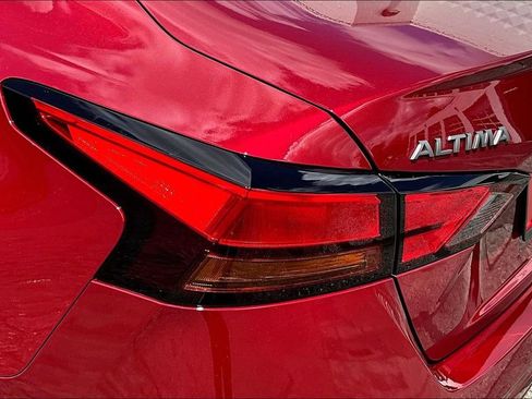 Certified 2024 Nissan Altima 2.5 SV w/ SV Premium Package AWD/4WD image 23