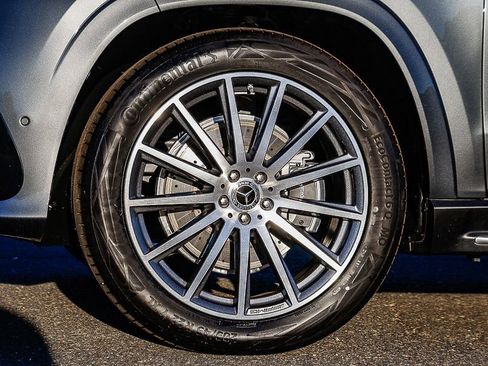 New 2026 Mercedes-Benz GLS 580 4MATIC image 9