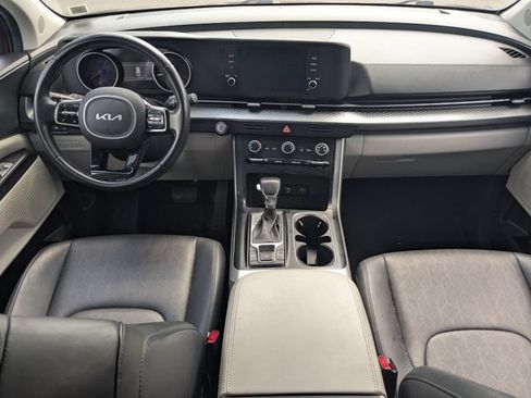 Certified 2022 Kia Carnival LX FWD image 9