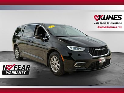 Used 2024 Chrysler Pacifica Touring-L