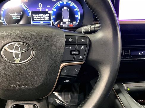 Used 2023 Toyota Crown AWD/4WD image 25