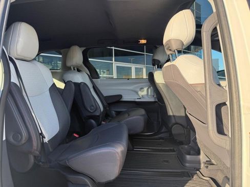 Used 2023 Toyota Sienna XSE image 13
