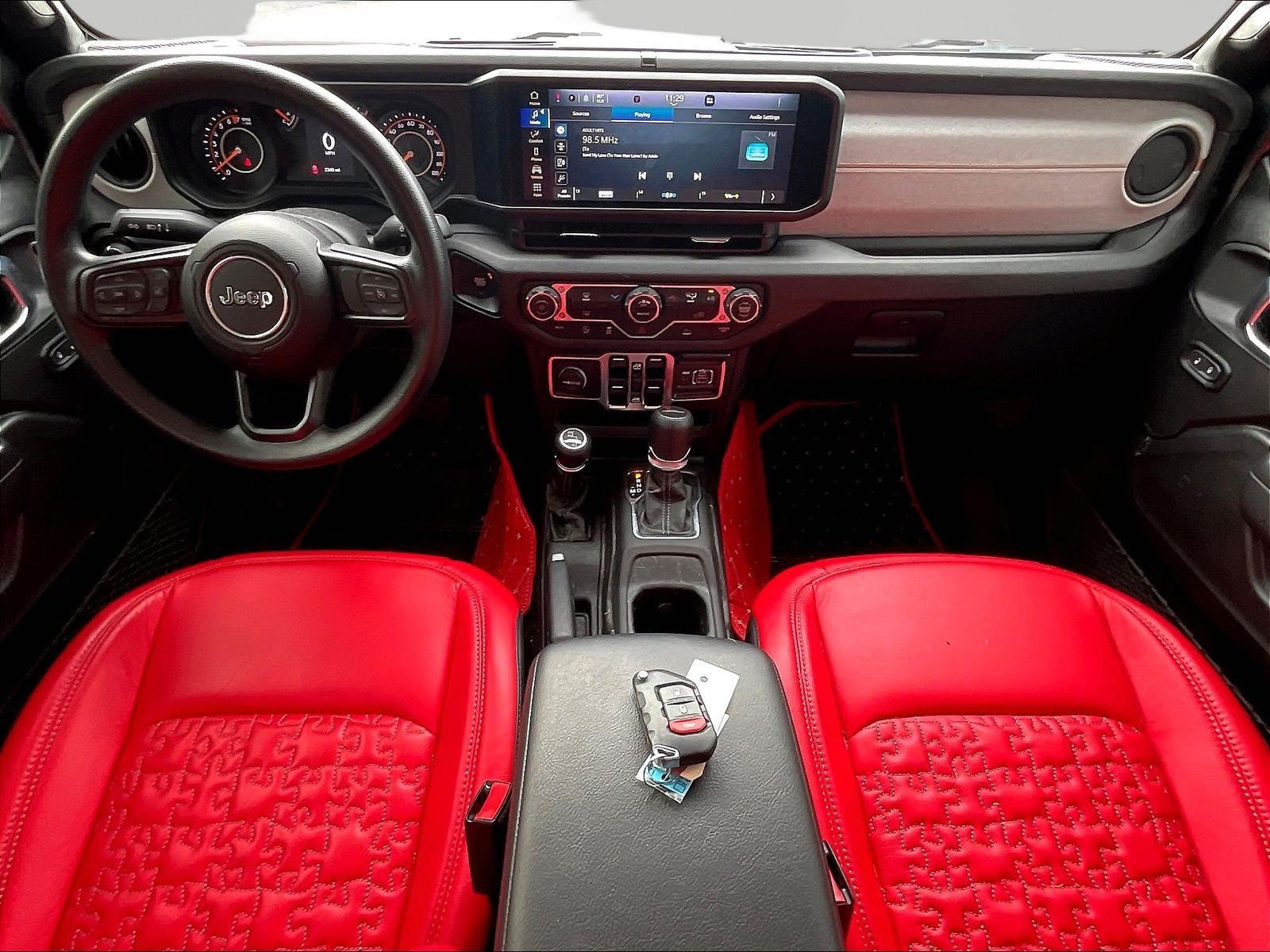 Used 2025 Jeep Gladiator Sport AWD/4WD image 8