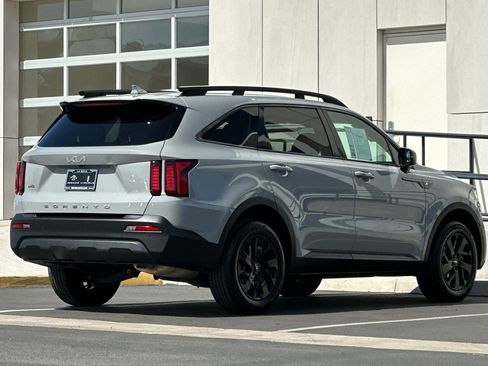 Used 2022 Kia Sorento S image 3
