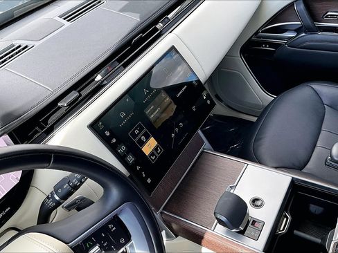 Used 2024 Land Rover Range Rover SE image 31