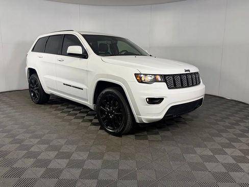 Used 2022 Jeep Grand Cherokee Laredo X AWD/4WD image 5