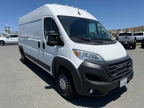 Used 2025 RAM ProMaster 2500 w/ Convenience Group FWD image 3