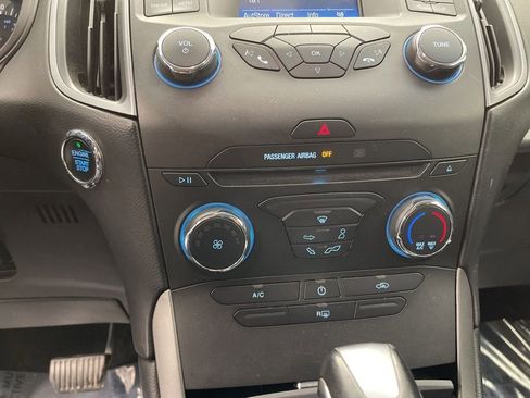 Used 2018 Ford Edge SE image 14