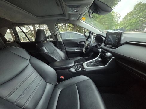 Used 2021 Toyota RAV4 XLE Premium FWD image 7