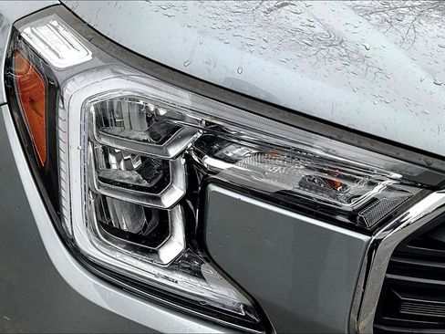 Used 2024 GMC Terrain SLE w/ Driver Convenience Package image 23