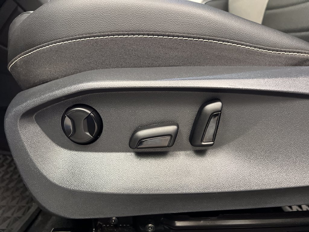 Used 2022 Volkswagen Taos SEL w/ Panoramic Sunroof Package AWD/4WD image 13