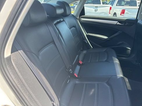 Used 2013 Volkswagen Passat 2.5 SE FWD image 12