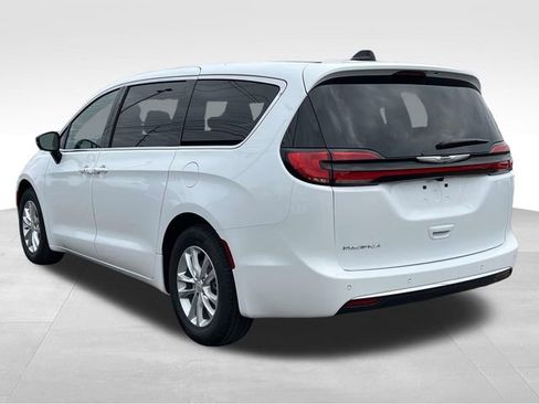 New 2026 Chrysler Pacifica Select image 5