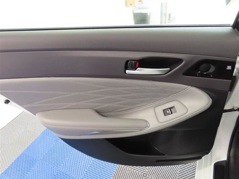 Used 2019 Toyota Avalon Limited w/ Advanced Safety Package FWD image 31