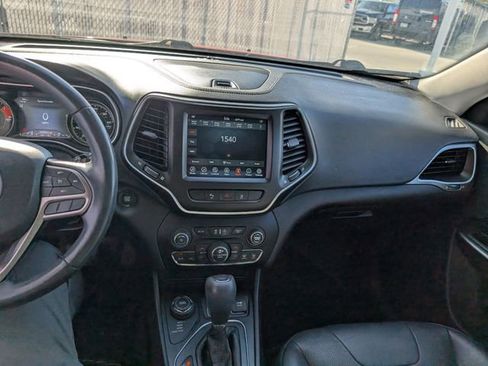 Used 2021 Jeep Cherokee Latitude Lux w/ Comfort/Convenience Group AWD/4WD image 3