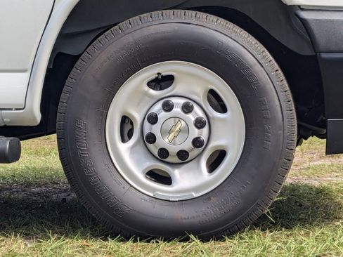 New 2024 Chevrolet Express 3500 Extended w/ Driver Convenience Package image 11