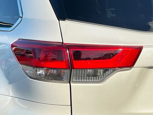Used 2019 Toyota Highlander Limited Platinum AWD/4WD image 34