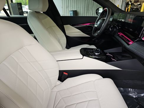 Certified 2025 BMW i5 M60 AWD/4WD image 11