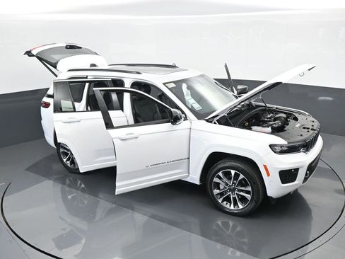Used 2024 Jeep Grand Cherokee Overland w/ Luxury Tech Group IV image 65
