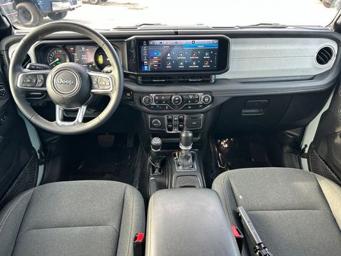 Used 2024 Jeep Wrangler Unlimited Sahara AWD/4WD image 31