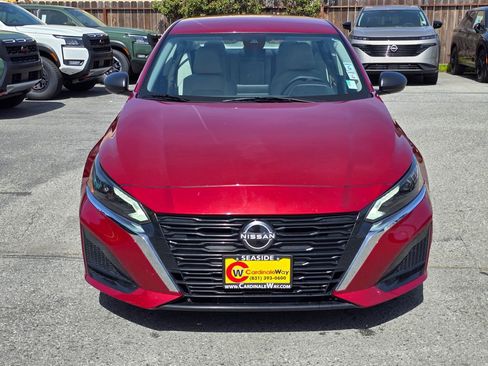 Used 2025 Nissan Altima 2.5 SV image 18