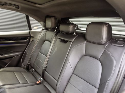 Certified 2025 Porsche Macan 4S Electric AWD/4WD image 22