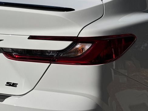 New 2026 Toyota Camry Hybrid FWD image 30