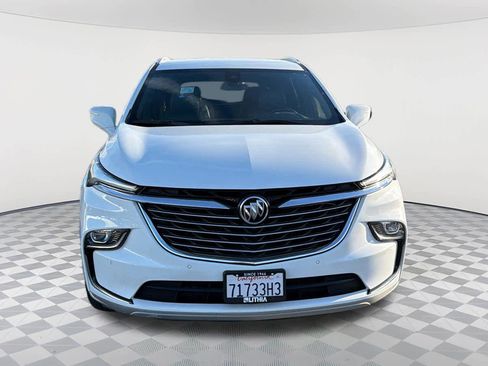 Used 2022 Buick Enclave Essence image 2