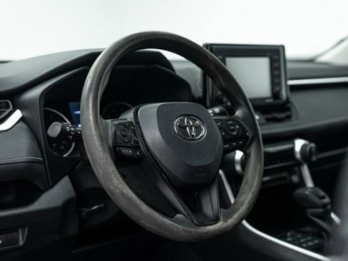 Used 2021 Toyota RAV4 XLE image 10