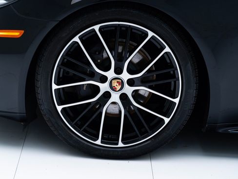 Certified 2023 Porsche Panamera 4 Platinum Edition image 12