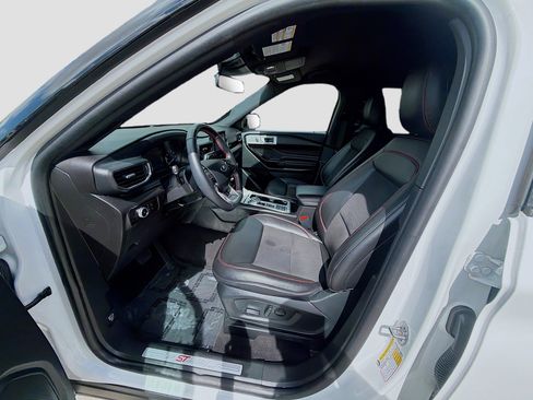 Used 2023 Ford Explorer ST-Line w/ Class IV Trailer Tow Package image 19