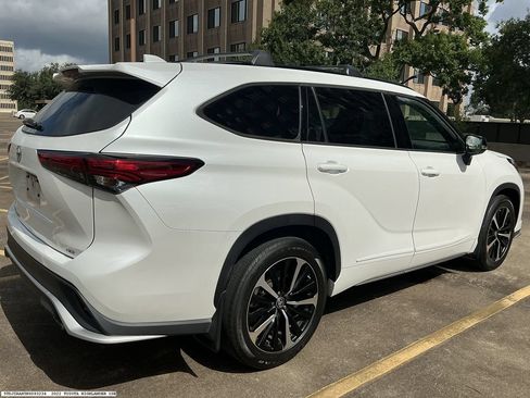 Used 2022 Toyota Highlander XSE FWD image 6