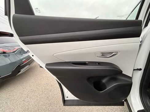 Used 2025 Hyundai Tucson SE AWD/4WD image 37