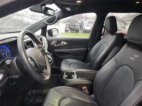 Certified 2020 Chrysler Pacifica Touring-L image 16