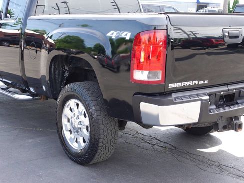 Used 2011 GMC Sierra 2500 SLE w/ SLE Preferred Package AWD/4WD image 9