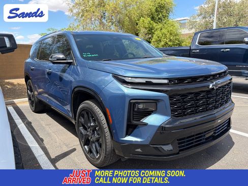 Used 2025 Chevrolet Traverse RS image 1