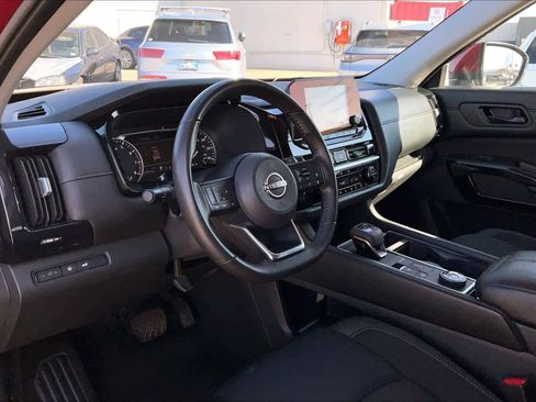 Used 2025 Nissan Pathfinder SV AWD/4WD image 15