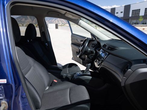 Used 2017 Nissan Rogue SV AWD/4WD image 26