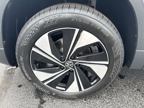 New 2025 Volkswagen Taos SE image 8