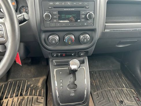 Used 2015 Jeep Patriot High Altitude AWD/4WD image 18